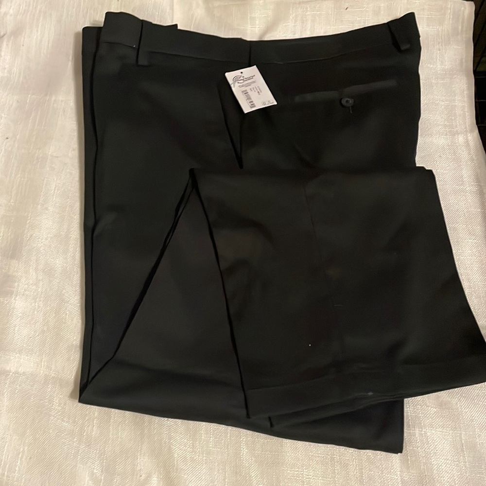 NWT Amazon Essentials black Flat front Men’s Pants-size 38x32